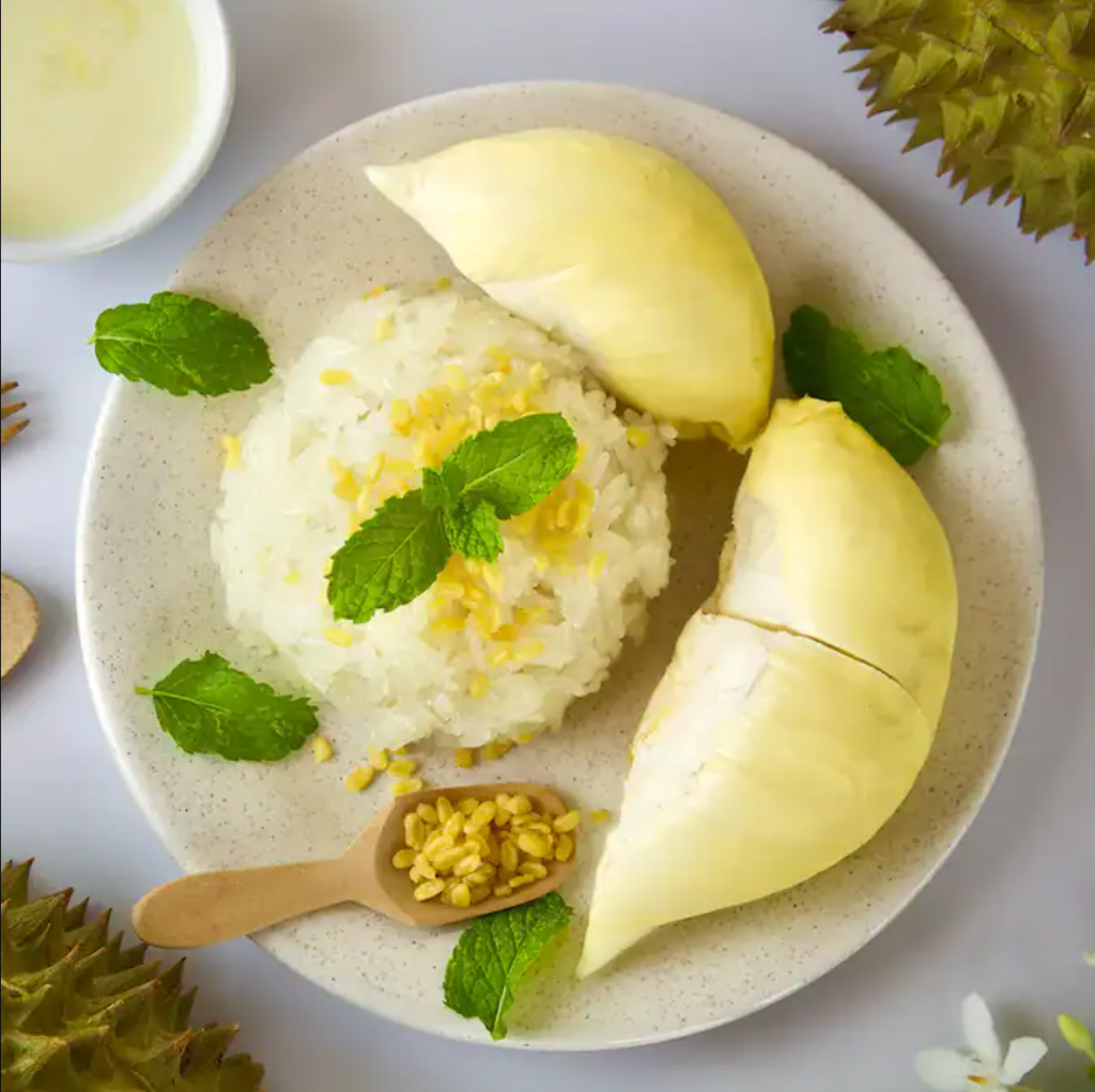 Durian avec riz gluant sucré au lait de coco, dessert thaïlandais traditionnel