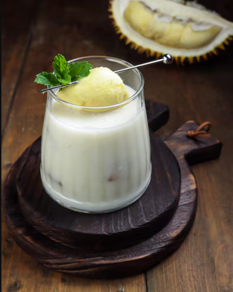 Boisson au durian avec lait et glace, dessert exotique